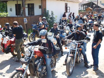 Bővebben:  200 motor, 300 résztvevő, 15.000 lej