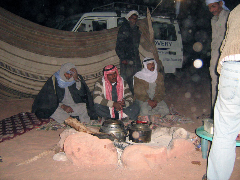 beduinok a tűz körül