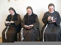 Bővebben: Felelősségre tanító apácák Árkoson