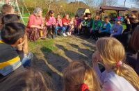 Bővebben: Mesefonás a gyümölcsfák alatt