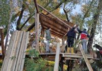 Bővebben: Vendégeknek építenek lombházat a szárhegyi gyermekotthon lovardájánál