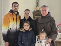 Bővebben: Vigyük szereteinket Isten színe elő!