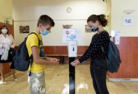 Bővebben: Belgyógyász és kétgyermekes édesapa: óvatosabb megközelítésre lett volna szükség az iskolakezdést...