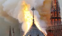 Bővebben: FELBECSÜLHETETLEN KÁR: LÁNGOKBAN A NOTRE-DAME