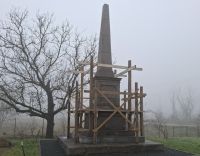 Bővebben: Felállványozták a piski csatatéren álló obeliszket