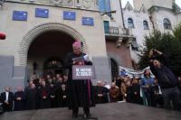 Bővebben: Mentsük meg a marosvásárhelyi római katolikus gimnáziumot!