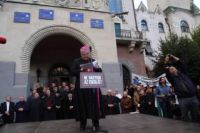 Bővebben: Mentsük meg a marosvásárhelyi római katolikus gimnáziumot!