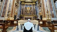 Bővebben: A pápa a Santa Maria Maggiore bazilikában magyarországi útját a Szűzanya oltalmába ajánlotta