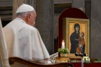 Bővebben: Ferenc pápának vasárnapra virradóra is nyugodt éjszakája volt