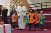 Bővebben: Beteg gyermekekkel és ápolóikkal ünnepelte születésnapját Ferenc pápa