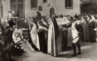 Bővebben: Énekelve sétáltak a guillotine alá a compiégne-i apácák