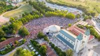 Bővebben: XIV. Leó pápa üzenete a međugorjei ifjúsági fesztiválra: Krisztus az igazi öröm forrása!