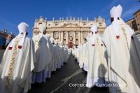 Bővebben: Ferenc pápa homíliája a szinódus kezdetén