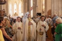 Bővebben: Eredeti szépségében felújítva áldották meg a kolozsvári Szent Mihály-templomot