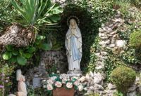Bővebben: Lourdes-i Szent Szűz Mária, imádkozz értünk!
