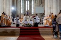 Bővebben: Nagycsütörtök az Eucharisztia (Oltáriszentség) és a papság (egyházi rend) alapításának ünnepe