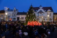 Bővebben: Advent: kigyúltak az ünnep fényei Csíkszeredában 