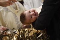Bővebben: A megkeresztelt gyermekeket a Szentlélek segíti növekedni!