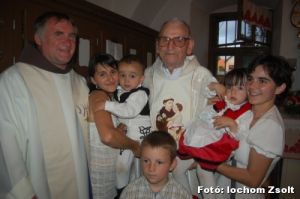 Antal atya és Csaba testvér az édesanyákkal, illetve gyermekeikkel
