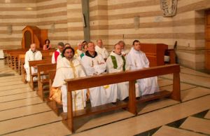 Három magyar kegyhely négy képviselője (balról jobbra): Kapin István (Máriapócs), fr. Orosz Lóránt és fr. Kálmán Peregrin (Mátraverebély-Szentkút) és fr. Urbán Erik (Csíksomlyó)