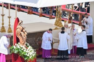 b_300_300_16777215_00_images_stories_Szent_Fopasztorok_14LeoSzuzmaria.jpg