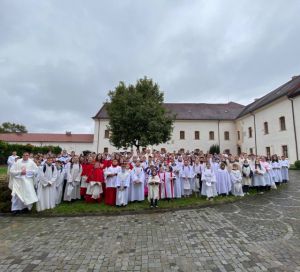 b_300_300_16777215_00_images_stories_Szent_Kozosegek_243359576_282633090341988_4373526192407554070_n.jpg