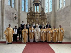b_300_300_16777215_00_images_stories_Szent_Kozosegek_ballagasGMGH24.jpg