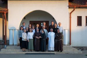 b_300_300_16777215_00_images_stories_Szent_Kozosegek_szovatatalalkozo.jpg