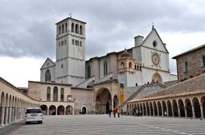 b_300_300_16777215_00_images_stories_Szent_Szent_helyek_assisi_basilica_570x375.jpg