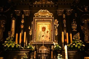 b_300_300_16777215_00_images_stories_Szent_Szentek_LengyelorszagKrakkoFeketeMadonna.jpeg