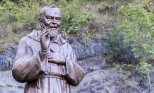 b_300_300_16777215_00_images_stories_Szent_Szentek_PadrePio24.jpg