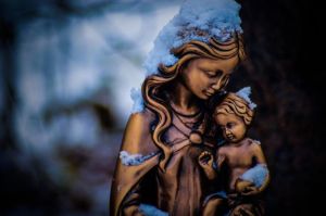 b_300_300_16777215_00_images_stories_Szent_Szentek_mother-mary-3405282.jpg